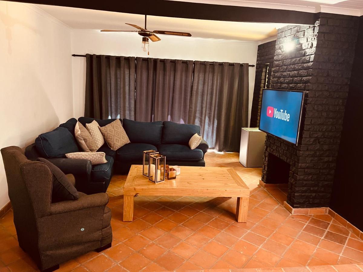Bed and Breakfast The Hart House Hartbeespoort Esterno foto