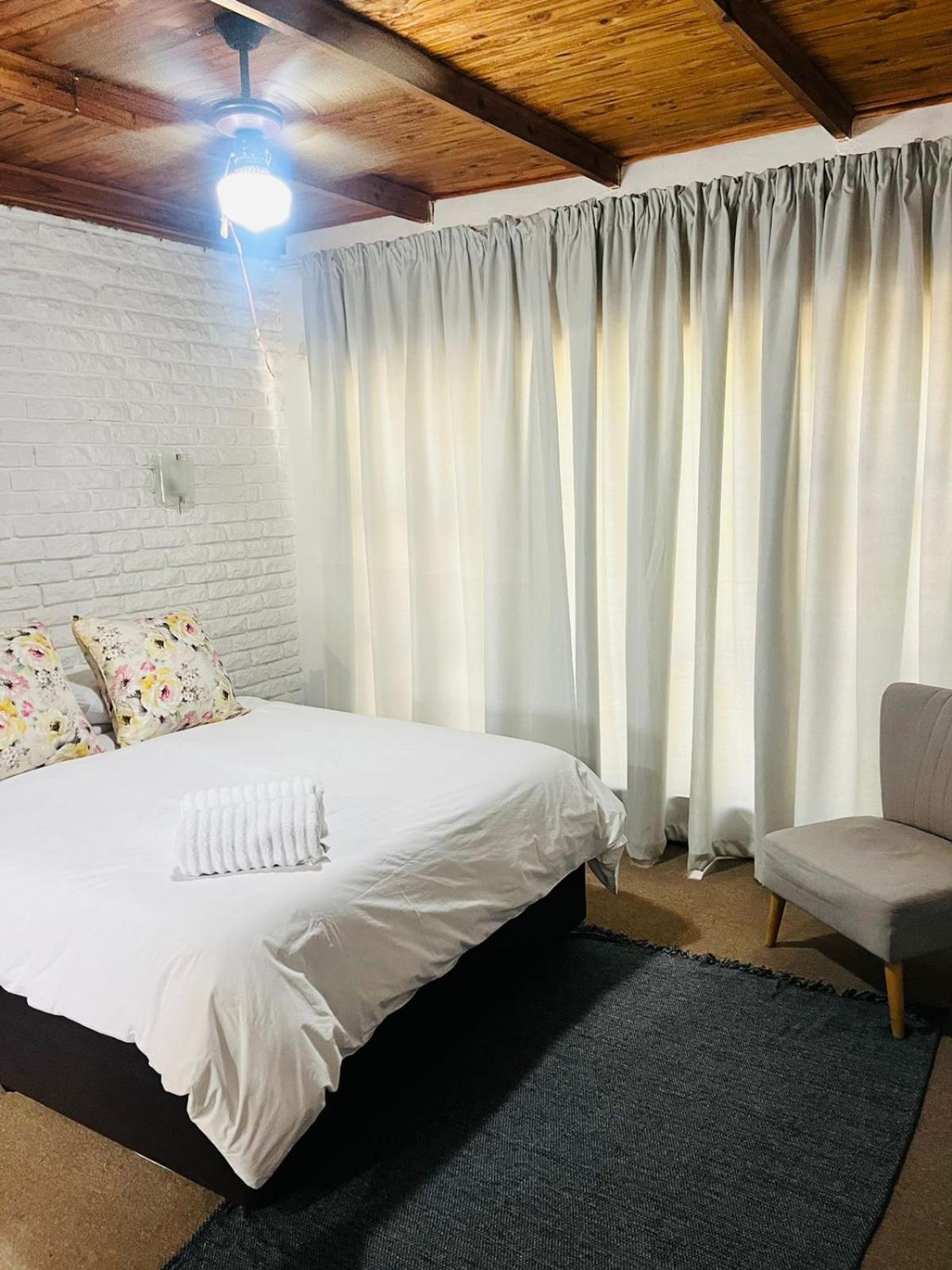 Bed and Breakfast The Hart House Hartbeespoort Esterno foto